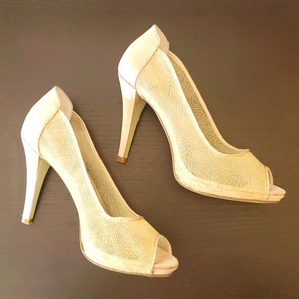 Style & Co Women's Platform Heels, Size 7 1/2 M, Gold color.